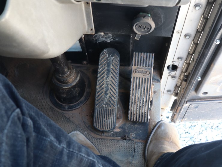2019-peterbilt-520-image-9