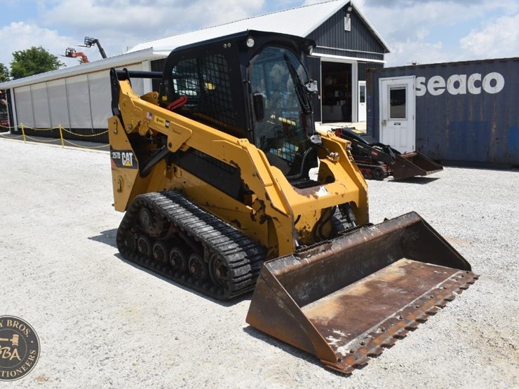 2018-caterpillar-257d-image-26