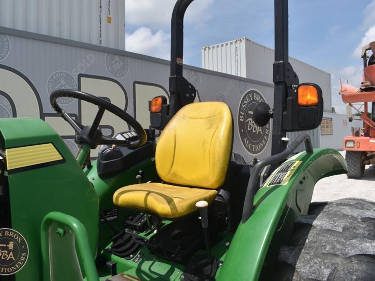 2021-john-deere-5045e-image-31