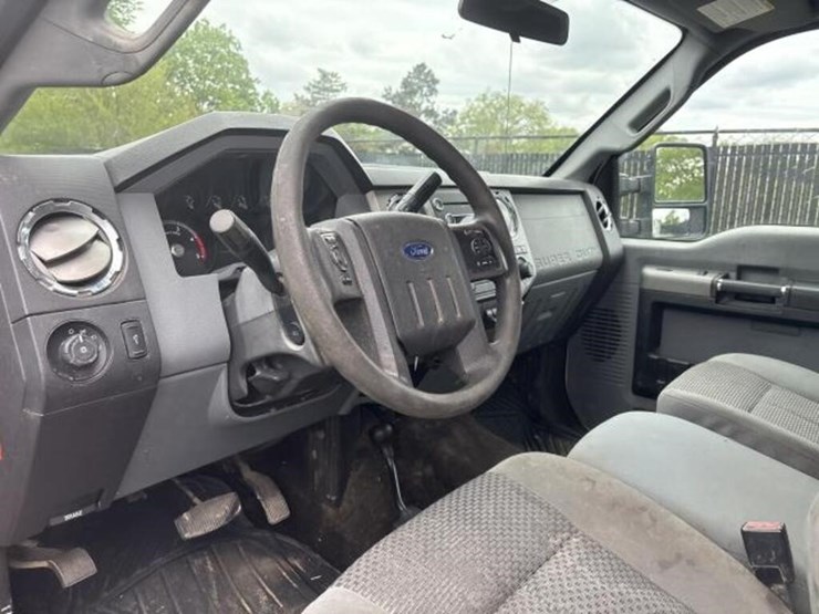 2014-ford-f350-xlt-image-27