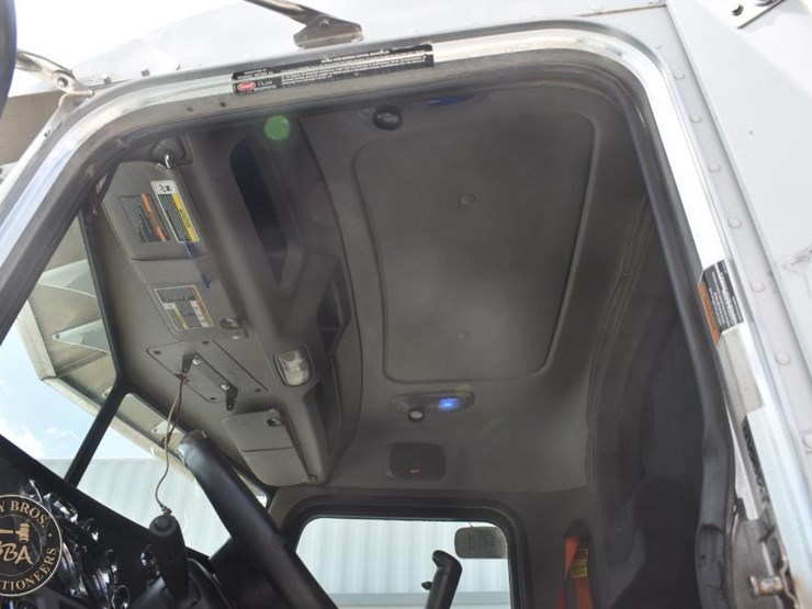 2012-peterbilt-386-image-36