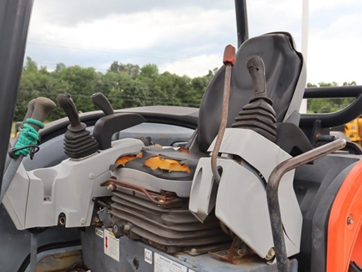2012-kubota-kx057-4-image-21