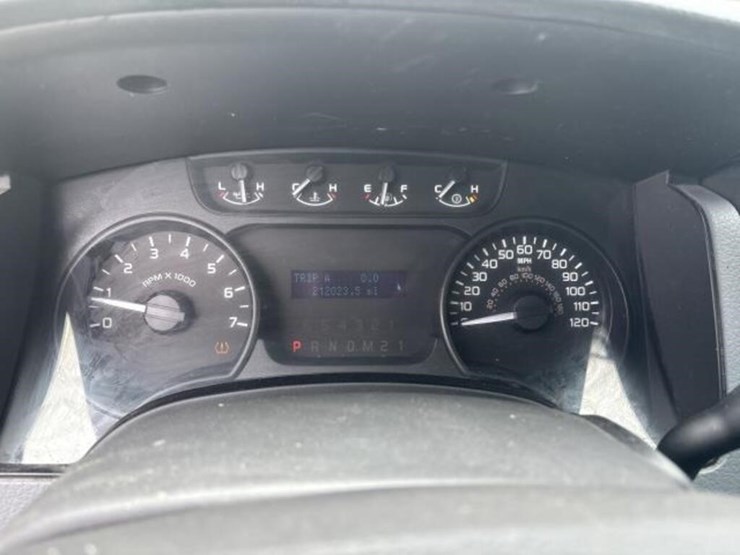 2012-ford-f150-xl-image-19