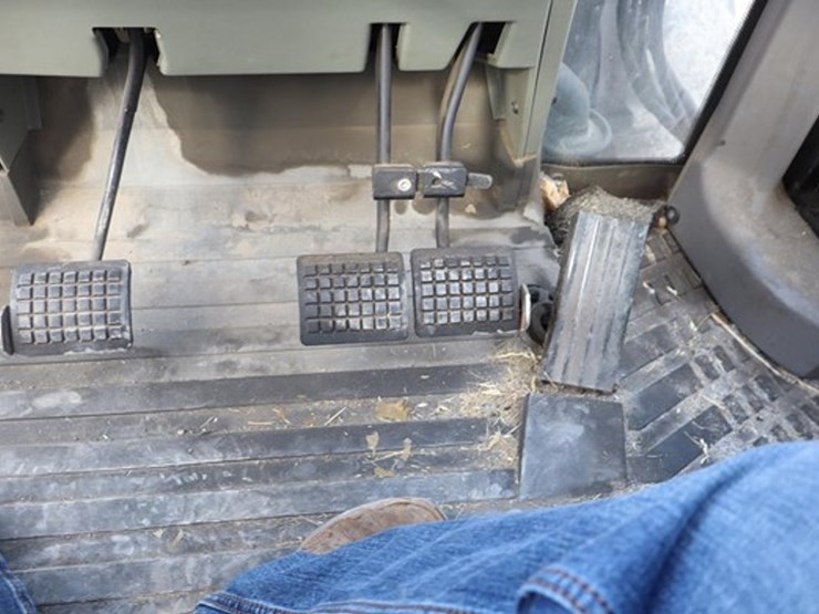 2005-massey-ferguson-5460-image-18