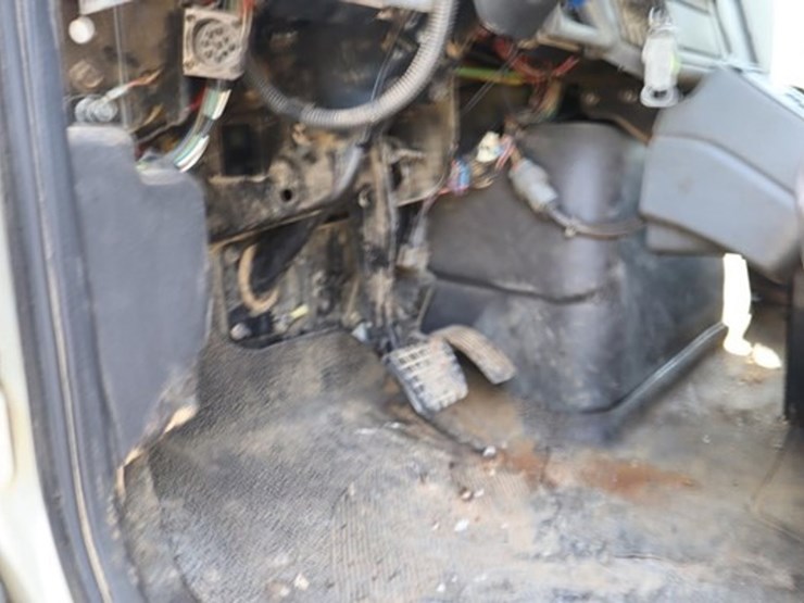 2005-international-durastar-4300-image-21
