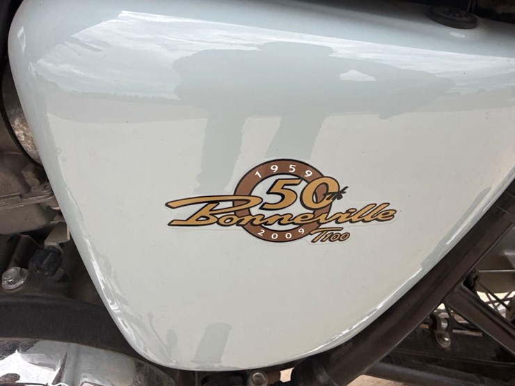 2009-triumph-bonneville-t100-motorcycle-image-7