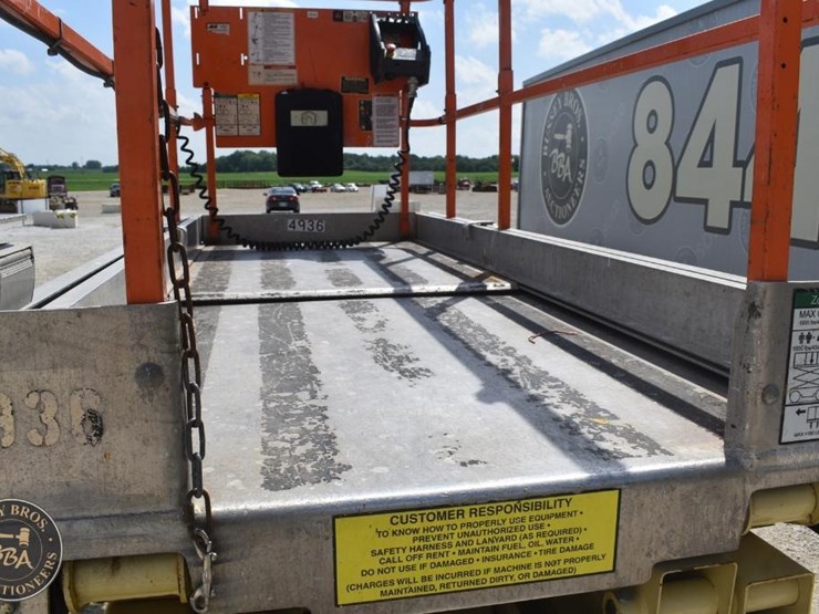 2014-jlg-3246es-image-14