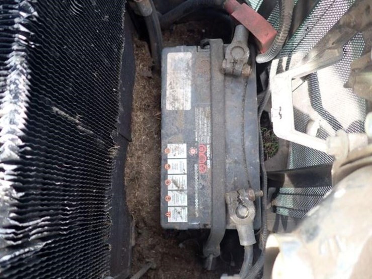 2011-john-deere-1023e-image-63