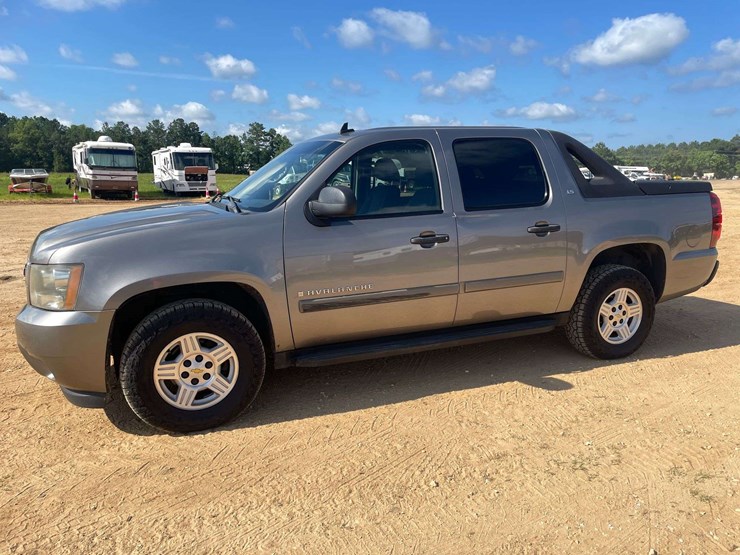 2007-chevrolet-avalanche-ls-image-1
