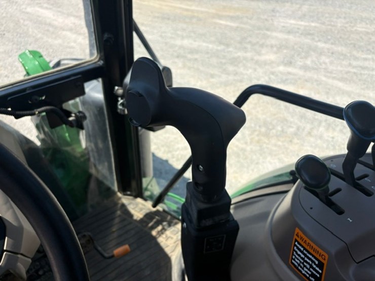 2022-john-deere-6120e-image-15