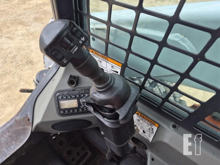 2011-bobcat-s750-image-15