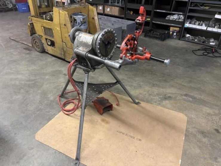 ridgid-300-pipe-threader-image-1