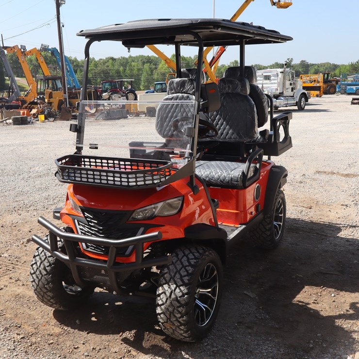 #104 • 4 SEATER ELECTRIC GOLF CART