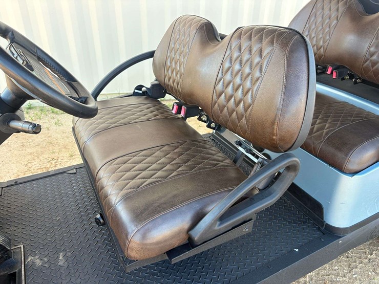 2025-club-car-6-seater-gas-golf-cart-image-7