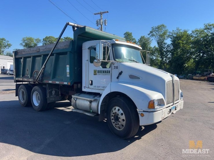 2001-kenworth-t300-image-11
