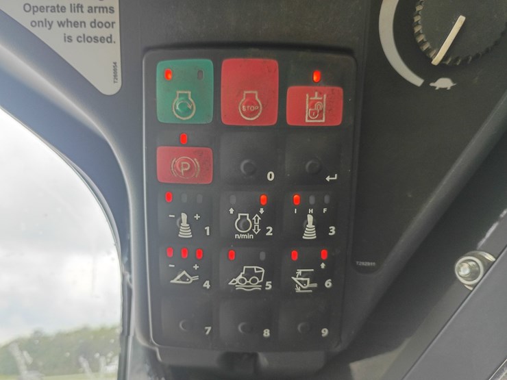 2022-deere-330g-image-44