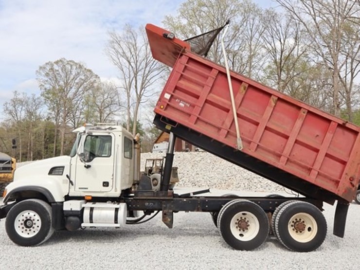 #521-•-2007-mack-cv713-tandem-axle-dump-truck-image-2