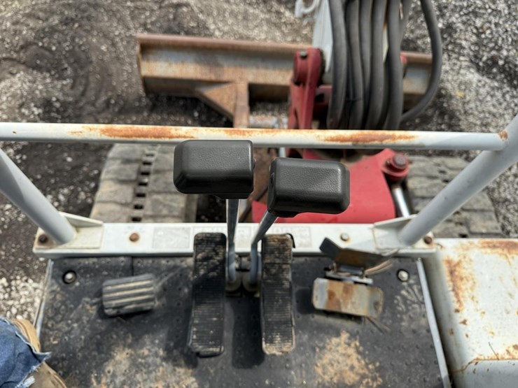 takeuchi-tb135-image-19
