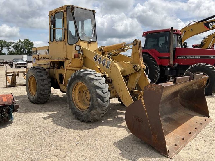 1993-deere-444e-image-3