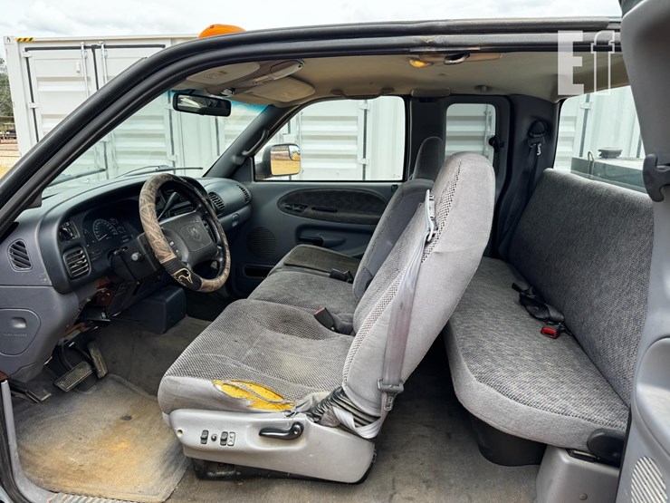 2001-dodge-2500-image-10