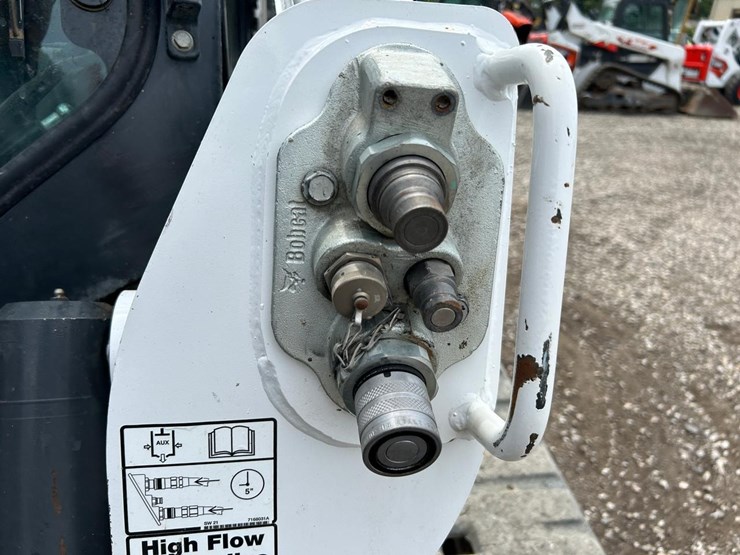 2023-bobcat-t770-image-11