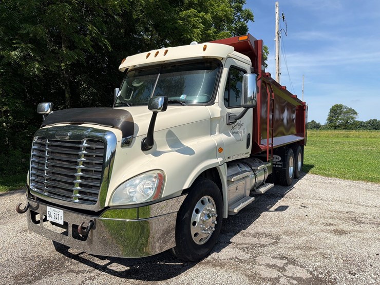 2012-freightliner-cascadia-125-image-1