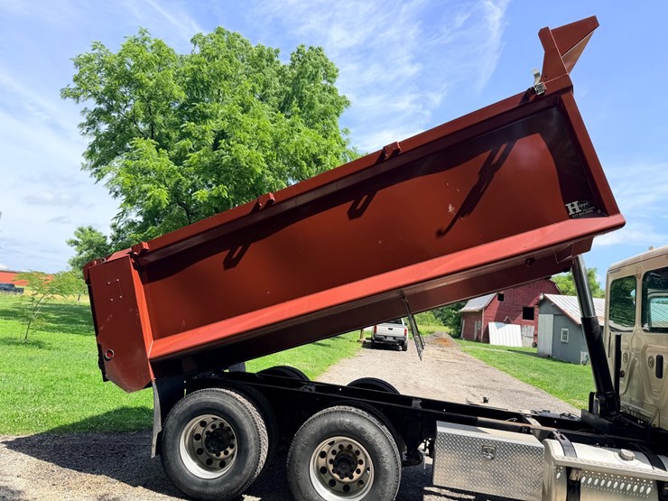 2012-freightliner-cascadia-125-image-148