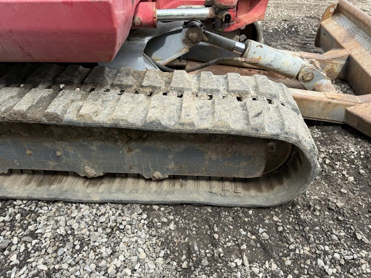 takeuchi-tb135-image-13