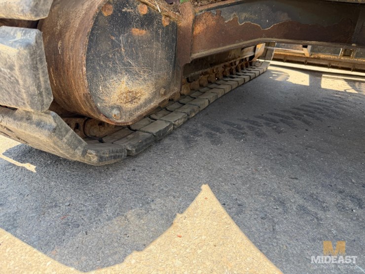 2011-deere-75d-image-24