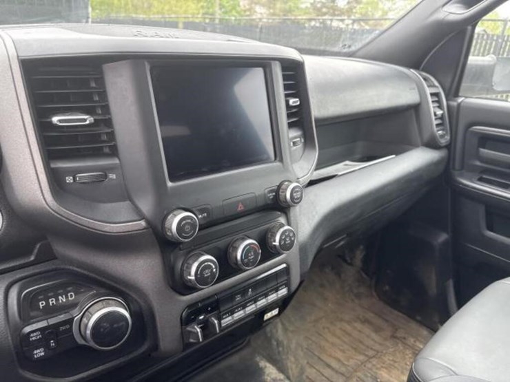 2022-dodge-2500-image-26