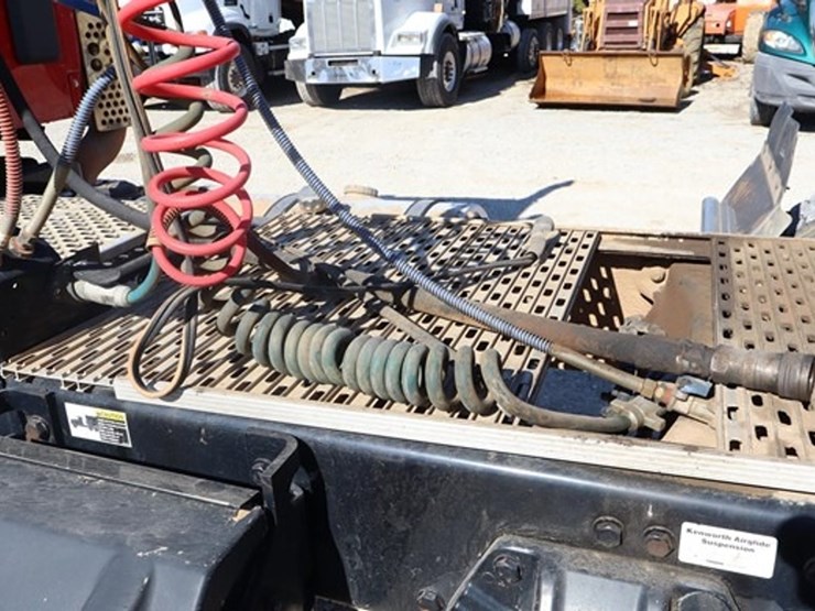 2015-kenworth-t880-image-19