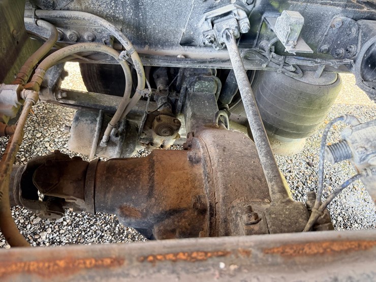 2012-freightliner-cascadia-125-image-129