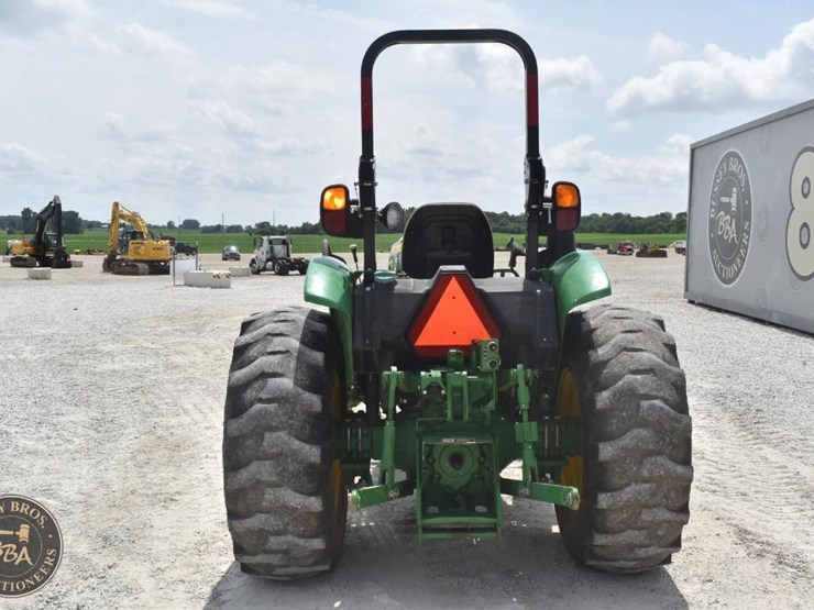 2021-john-deere-5045e-image-4