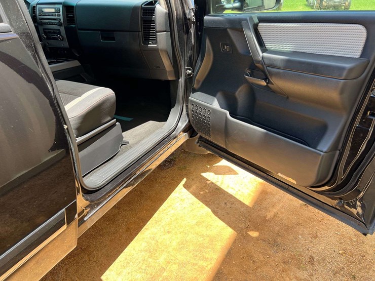 2012-nissan-titan-image-31