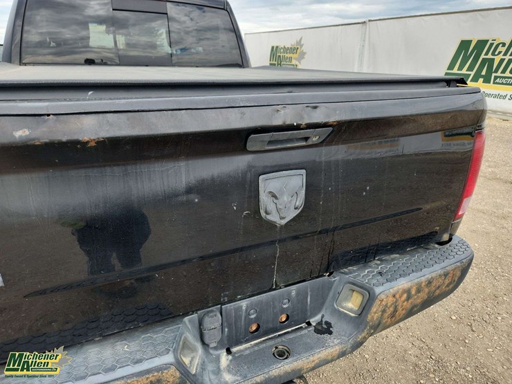 2014-dodge-1500-image-34