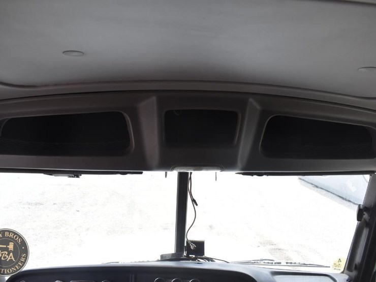 2012-peterbilt-386-image-57