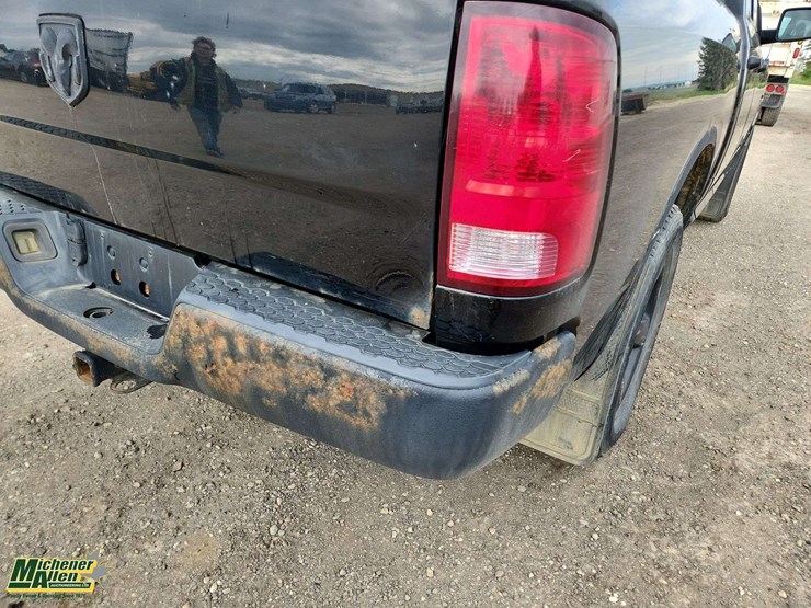 2014-dodge-1500-image-35
