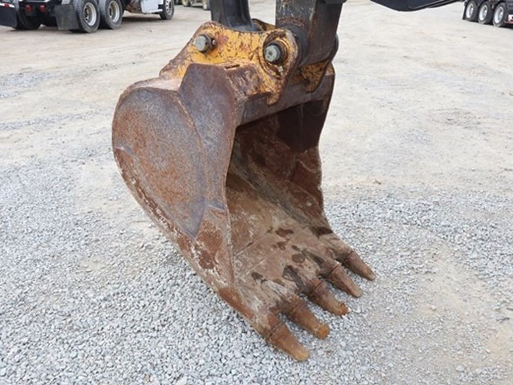 2016-deere-135g-image-10