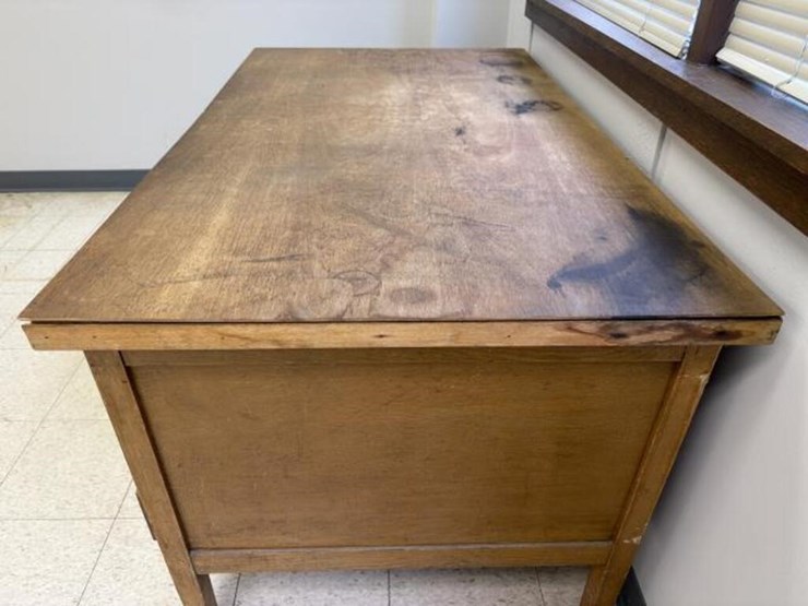 6-drawer-wood-desk-image-4