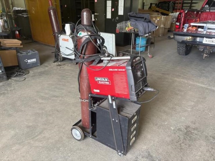 lincoln-electric-tig-200-welder-with-tank-and-cart-image-1