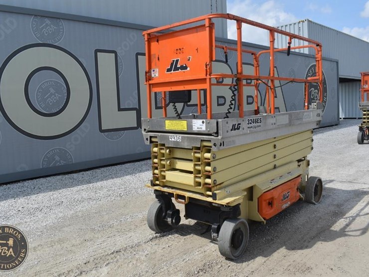 2014-jlg-3246es-image-1