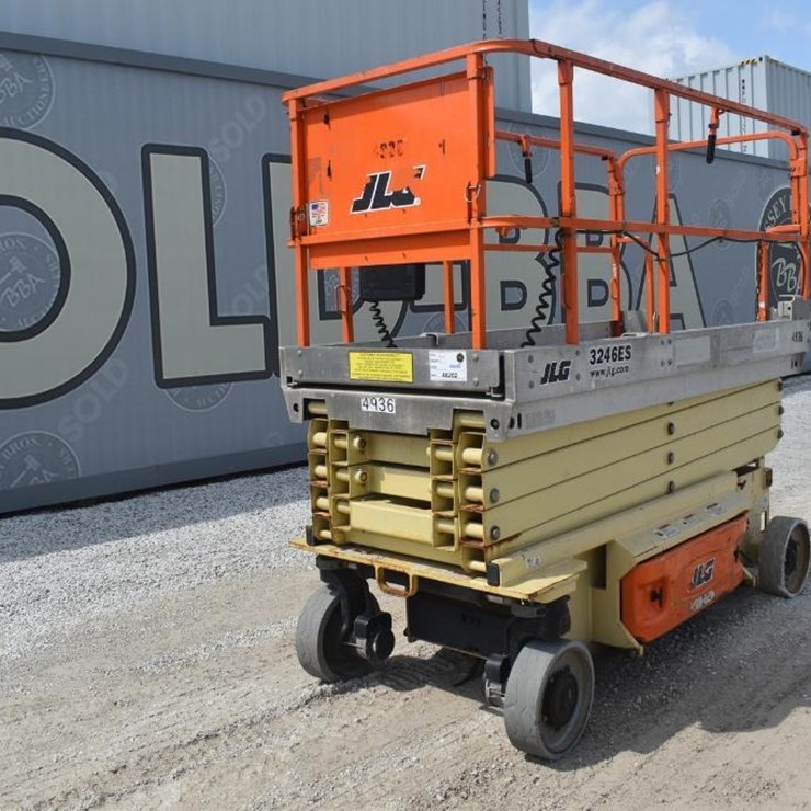 2014 JLG 3246ES