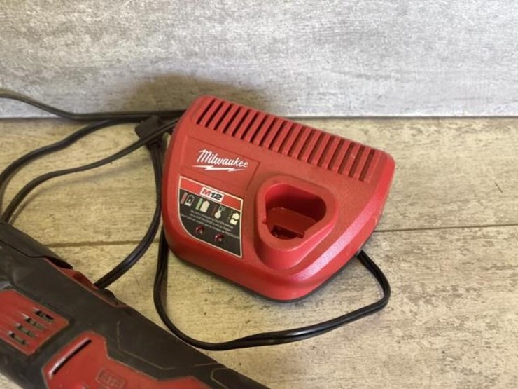 milwaukee-power-tools-and-charger-image-6