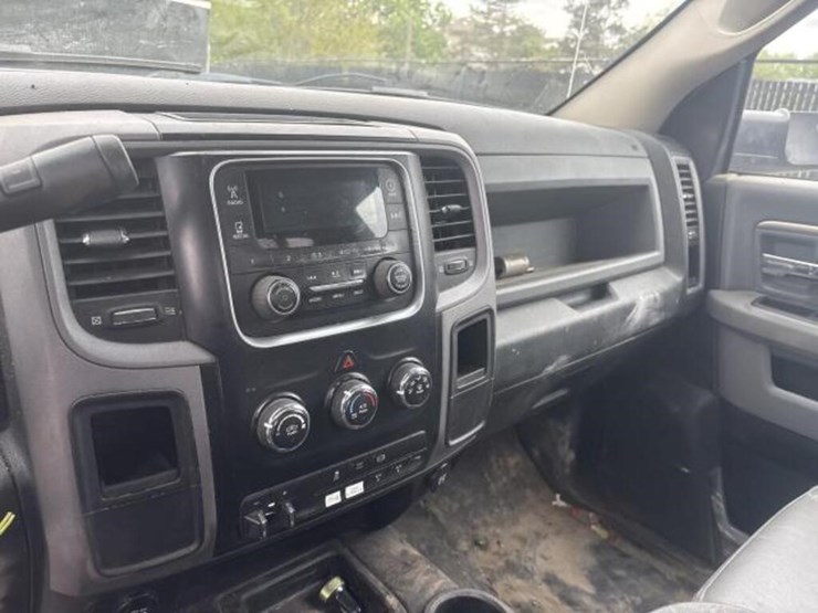 2014-dodge-3500-image-22