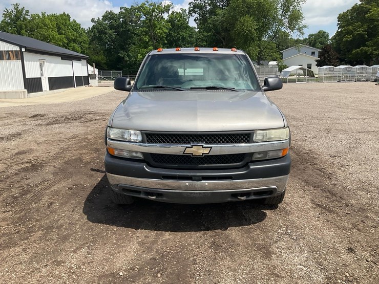 2001-chevrolet-silverado-2500-image-8
