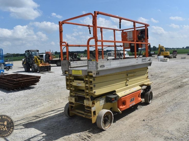 2014-jlg-3246es-image-5