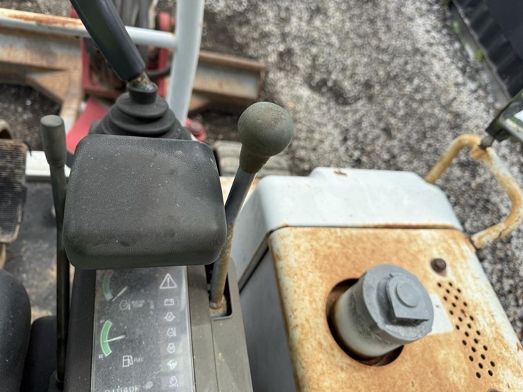 takeuchi-tb135-image-21