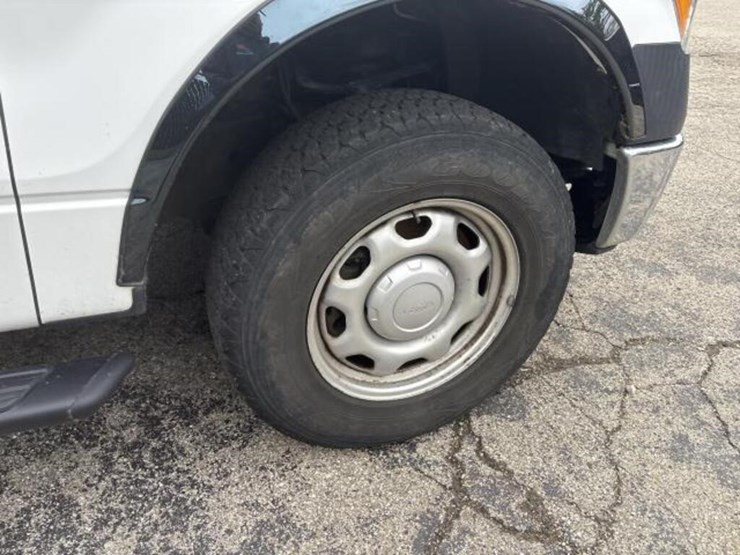 2012-ford-f150-xl-image-11