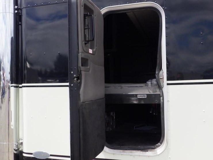 2008-peterbilt-389-image-11