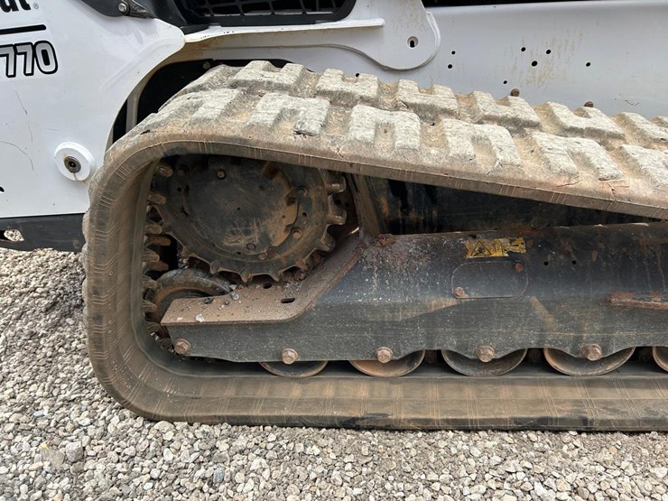 2019-bobcat-t770-image-13